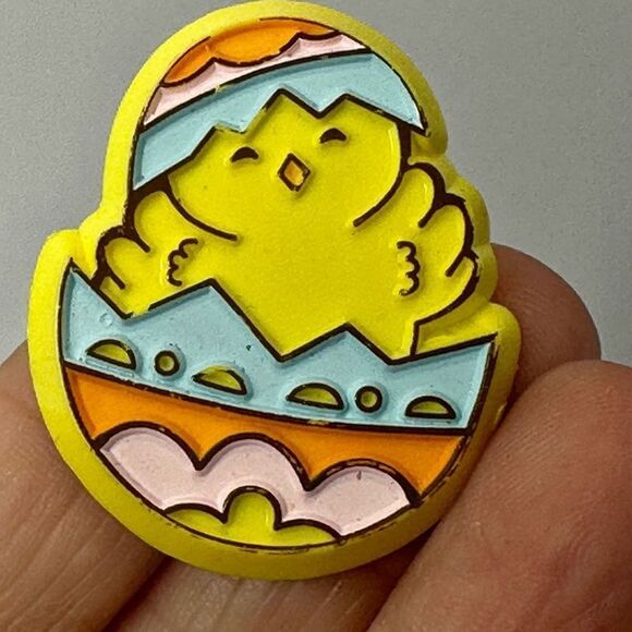 Hallmark Vintage Easter chick pin - Picture 2 of 6